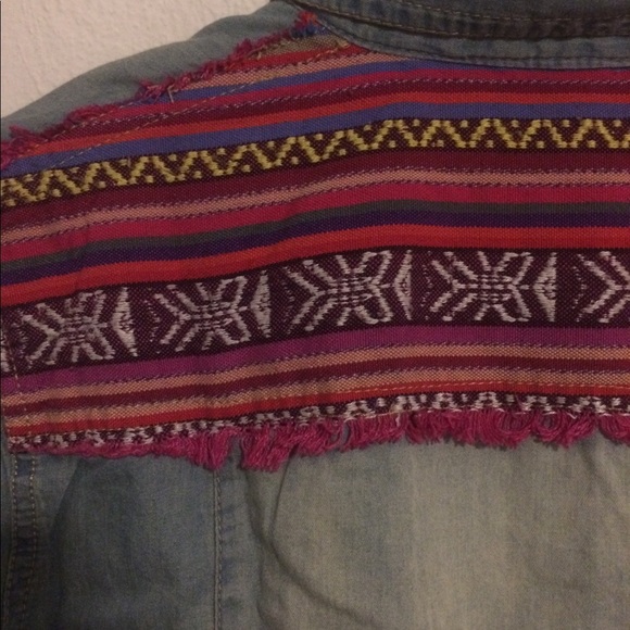 Inso Embroidered Denim Top - Picture 4 of 4